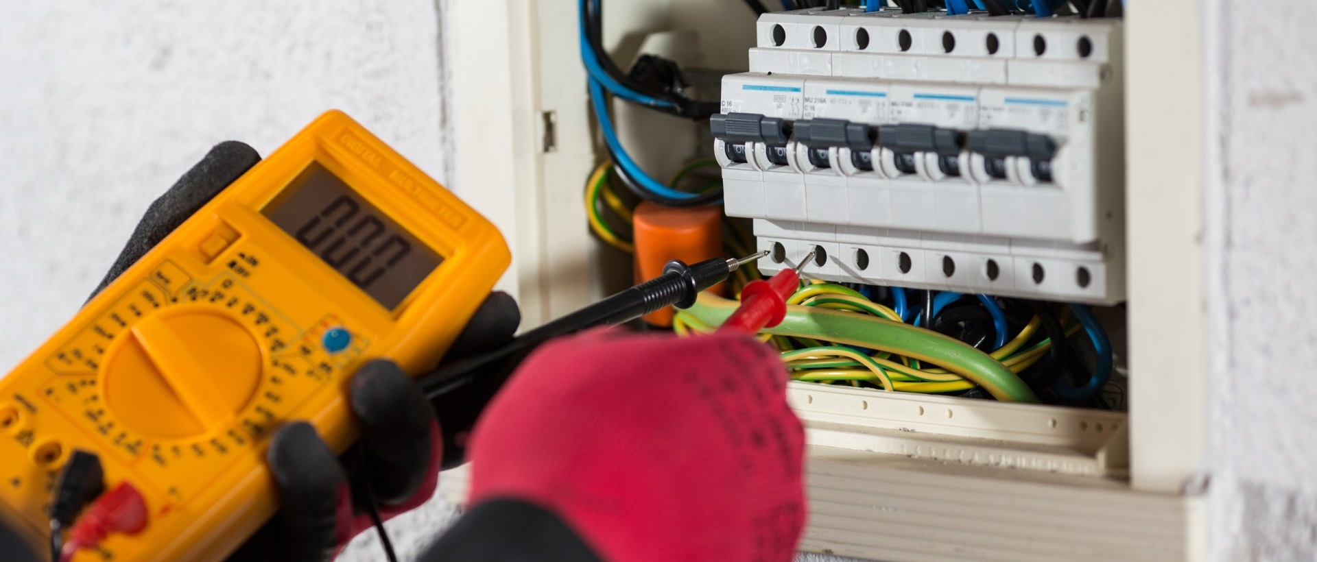 Electricians DA14